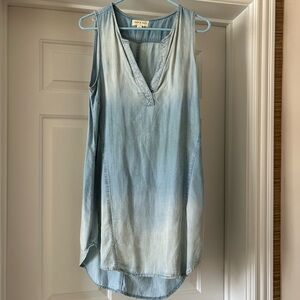 Cloth & Stone Sky Blue V-Neck Top